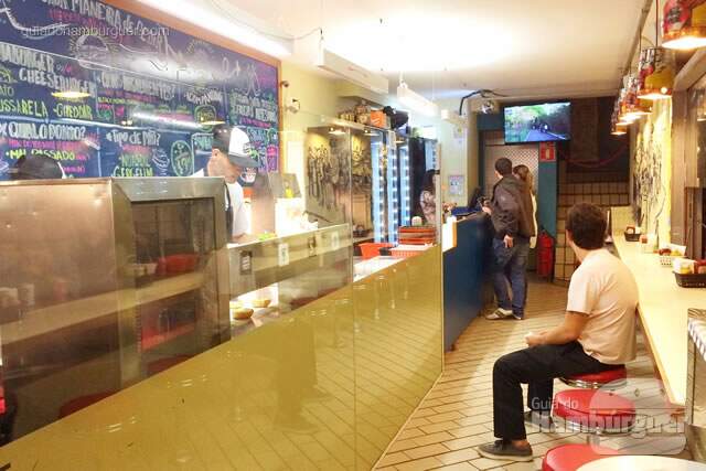 Ambiente com decoraçao simples e clima descolado - Vinil Burger