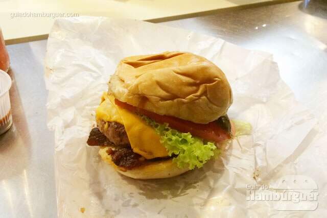 Cheese salada bacon com picles e cebola caramelizada - Vinil Burger