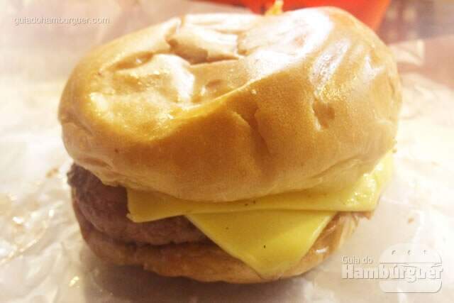 O queijo poderia estar mais derretido - Vinil Burger