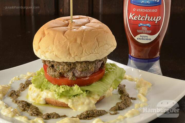 Dr. José: Hambúrguer bovino de 180g, fondue de shimeji, alface americana, tomate caqui e maionese de manga, no pão de hambúrguer. - R$ 35 - SP Burger Fest