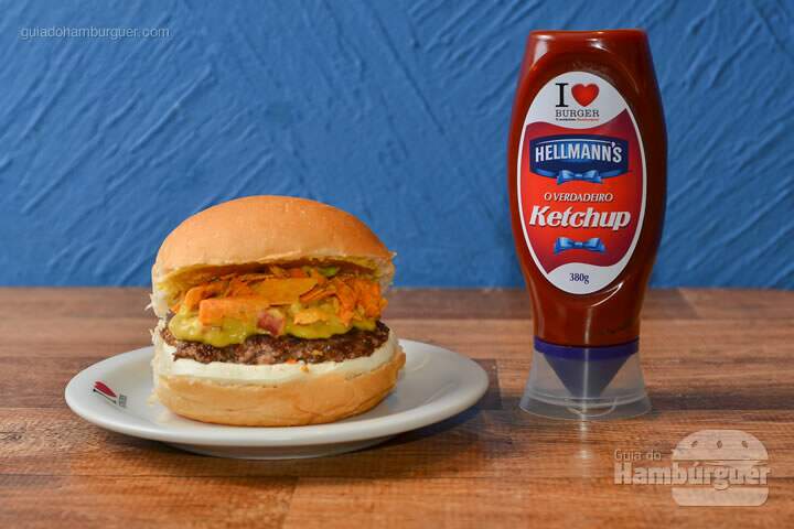 Arriba: Hambúrguer de blend de fraldinha com bacon, cream cheese, doritos, guacamole especial, no pão tradicional. - R$ 23,15 - SP Burger Fest