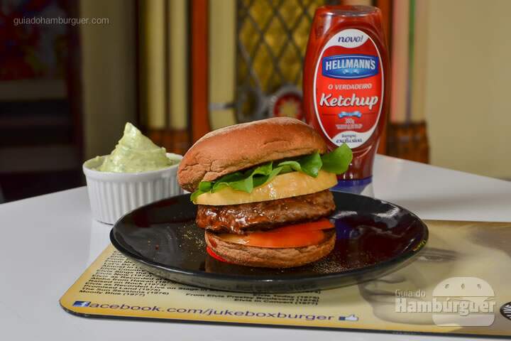 Led Zeppelin: Hambúrguer de costela bovina de 160g, queijo provolone, rúcula e maionese da casa no pão de hambúguer australiano. - R$ 24,90 - SP Burger Fest