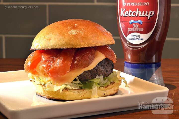 Baked Tomato: Hambúrguer de carne de 200g, alface americana filetada, deliciosa maionese de bacon, queijo fundido da casa e tomate assado, no pão brioche. - R$ 34 - SP Burger Fest