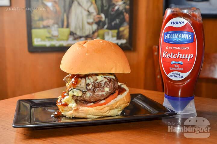 Mamush: Hambúrguer de carne de maminha, queijo fundido de gorgonzola, cogumelos, molho especial de alho, especiarias, pimenta caiena, no pão de cerveja. - R$ 23 - SP Burger Fest