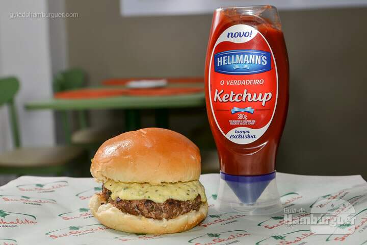 The French: Hambúrguer de Angus com 180g, creme de gorgonzola, cogumelos chamuscados e abobrinha chapeada com azeite de estragão. - R$ 34 - SP Burger Fest - SP Burger Fest