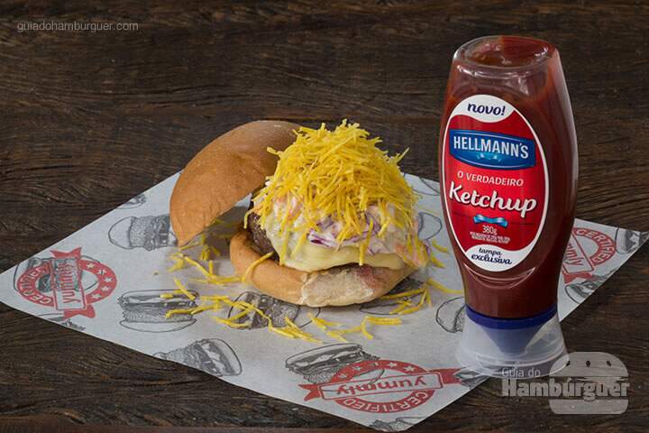 Nice Guy Eddie Hambúrguer de 220 g, queijo muçarela, salada cole slaw e chips de mandioquinha, no pão de hambúrguer. – R$ 28,80 