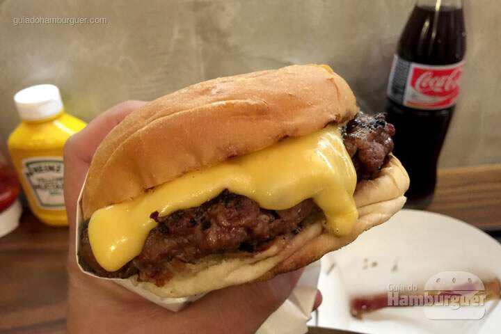 Cheeseburger - Pão com carne hamburgueria artesanal