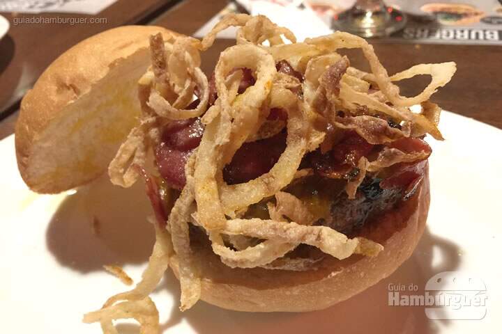 Tuscany Burger, hambúrguer de 180g,cheddar inglês, linguiça artesanal fatiada de erva-doce e crispy de cebola por R$ 23,99