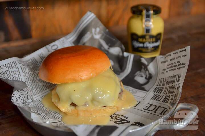 Garlic Burger: Hambúrguer de 180g, pasta de alho assado, queijo e manteiga de ervas por R$ 15 - 5º Sanduweek