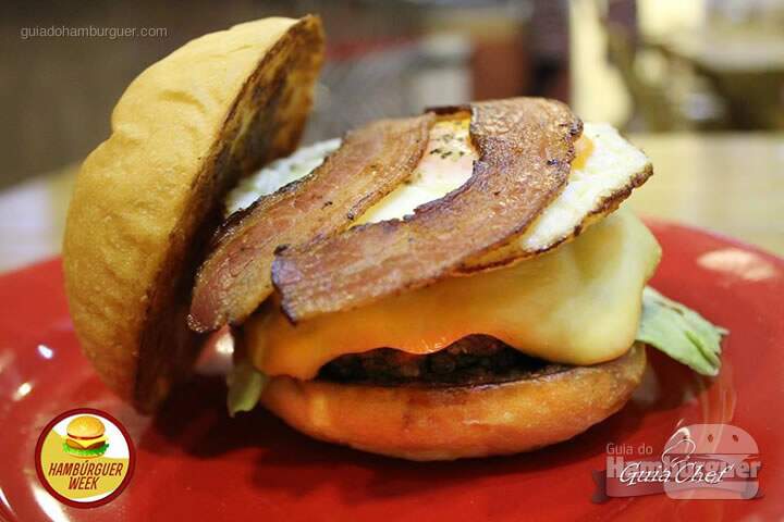 EGGBACON: Pão de hambúrguer, hambúrguer 180 gramas, Queijo prato, alface, tomate, ovo caipira e bacon