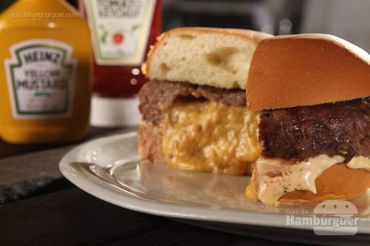 JUICY LUCY: Dois hambúrgueres recheados com queijo incrivelmente derretido, servido com molho H51