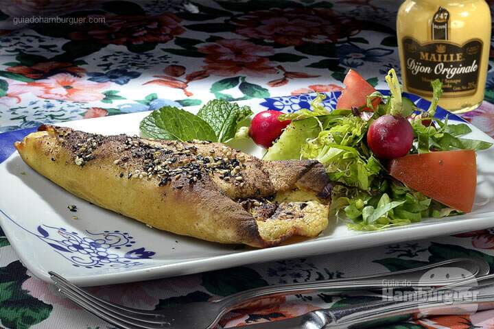 Croc das Arábias: sanduíche com homus de berinjela grelhada e sumac no pão sírio integral por R$ 15 - 5º Sanduweek
