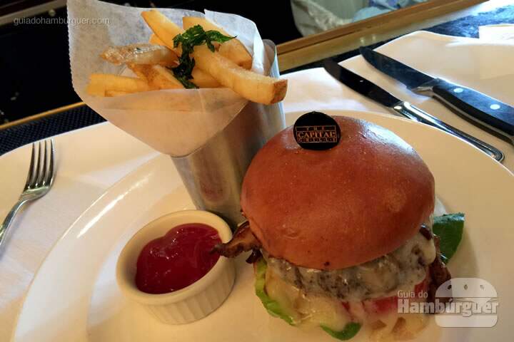 Cheeseburger de Wagyu com cogumelos selvagens e aceto balsâmico - The Capital Grille, Orlando