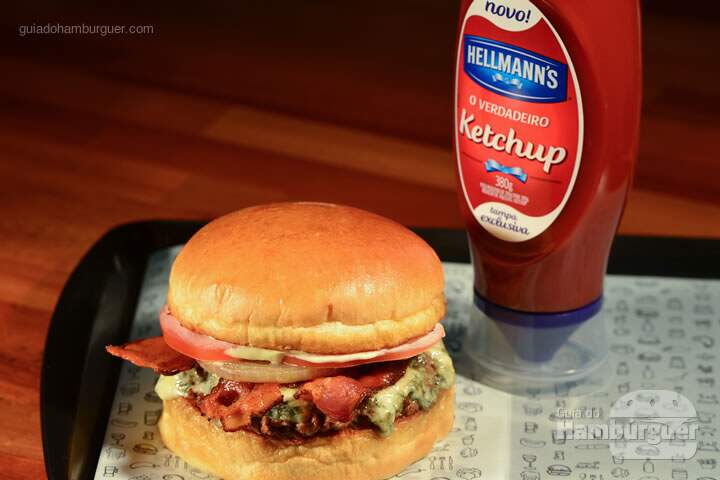 Blue Cheese Bacon (R$ 19,90): Pão, hambúrguer de 150 g, queijo gorgonzola  derretido, bacon, cebola grelhada, tomate e maionese caseira. - Burger Fest Vitória