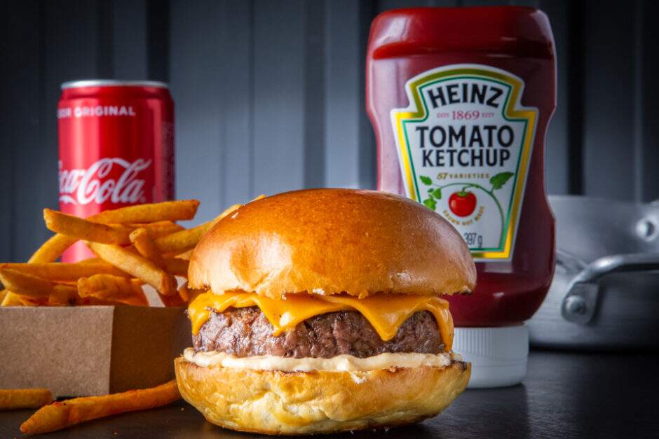 Classic (Pão,Carne,Queijo) + Batata Rústica + Refri Lata