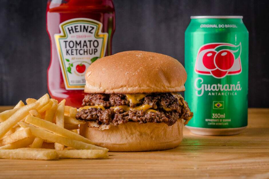 Smash Duplin (pão de batata, 2 smash de 90g, queijo cheddar) + 200g fritas + Guaraná Antarctica 350ml.