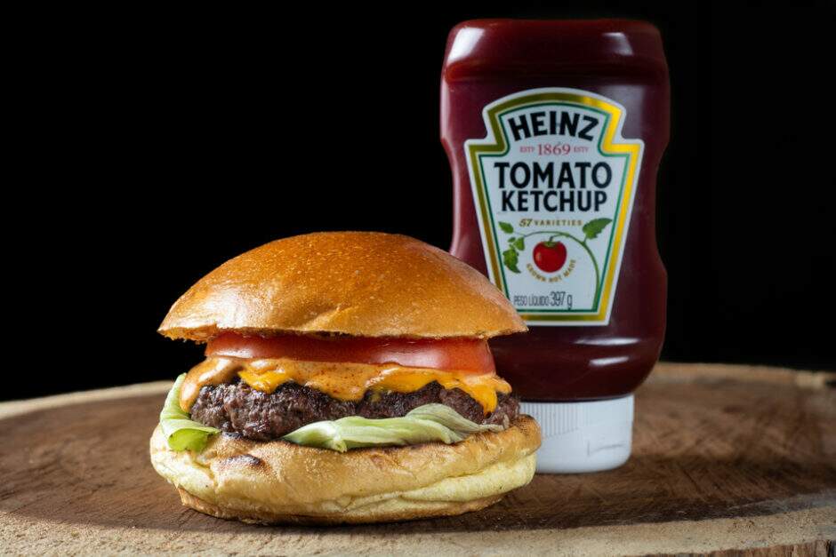 150g de fraldinha bovina, queijo cheddar, alface americana, tomate e nossa deliciosa maionese caseira defumada no pão brioche.