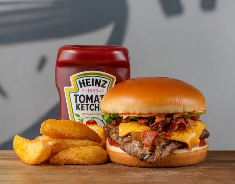 Smash The Chefs - Crispy bacon com compota cebola.
