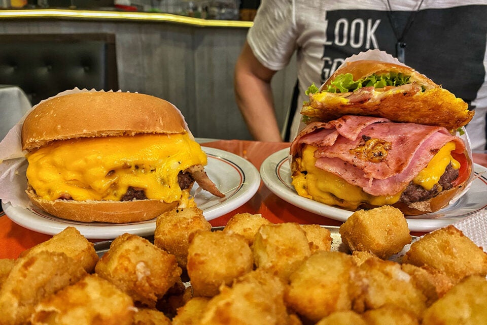 Vit’s Burger — 37 anos de tradição e hambúrguer raiz na Zona Norte de São Paulo